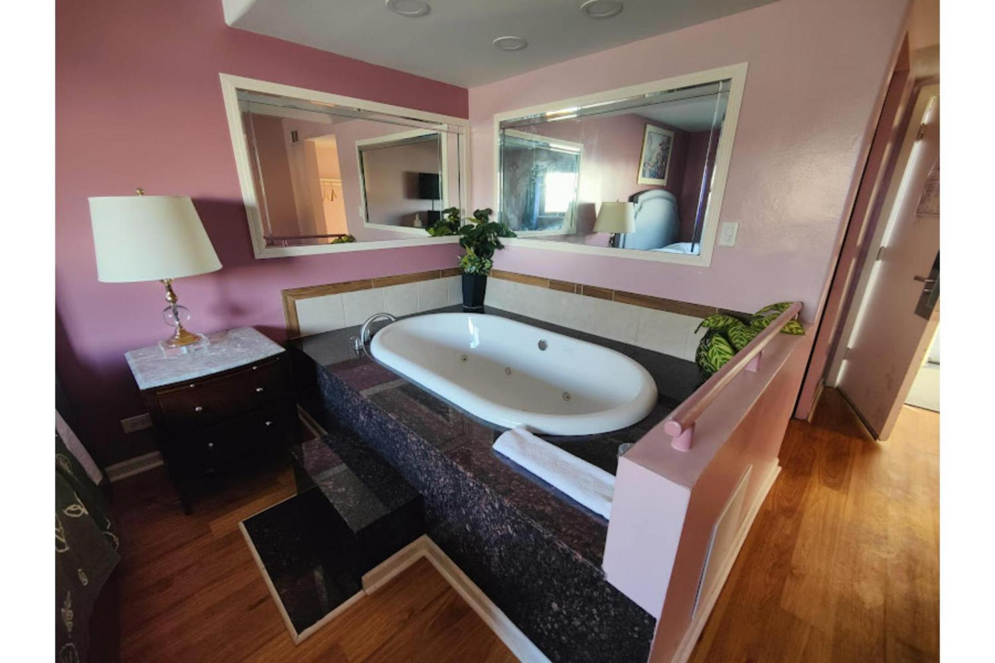 Hotel Edgebrook North Shore By Oyo Chicago